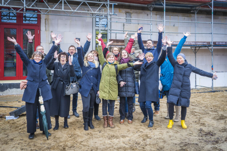 Erste evangelische Schule in Zehlendorf feiert Richtfest