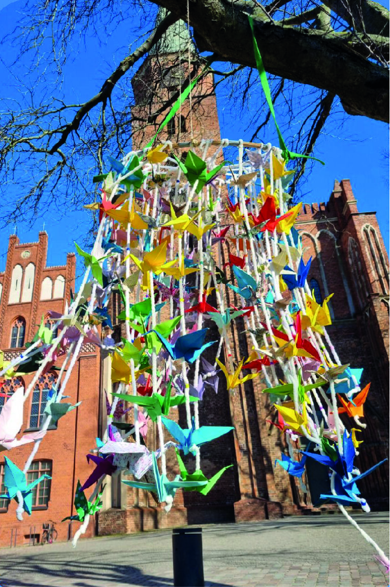 1.400  Kraniche für den Frieden in der Ukraine