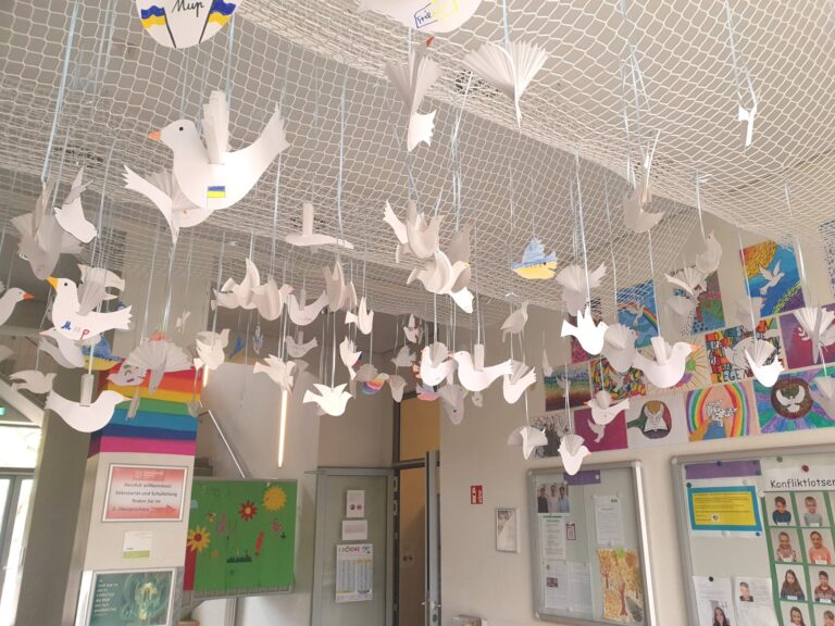 Evangelische Schule Buch: Tauben für den Frieden