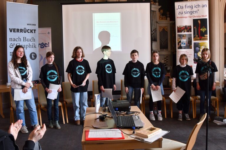 Brandenburg: Bücherkinder stellen ihr neues Buch vor