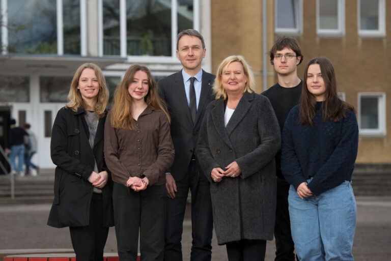 Wehrbeauftragte Eva Högl besucht die Evangelische Schule Köpenick