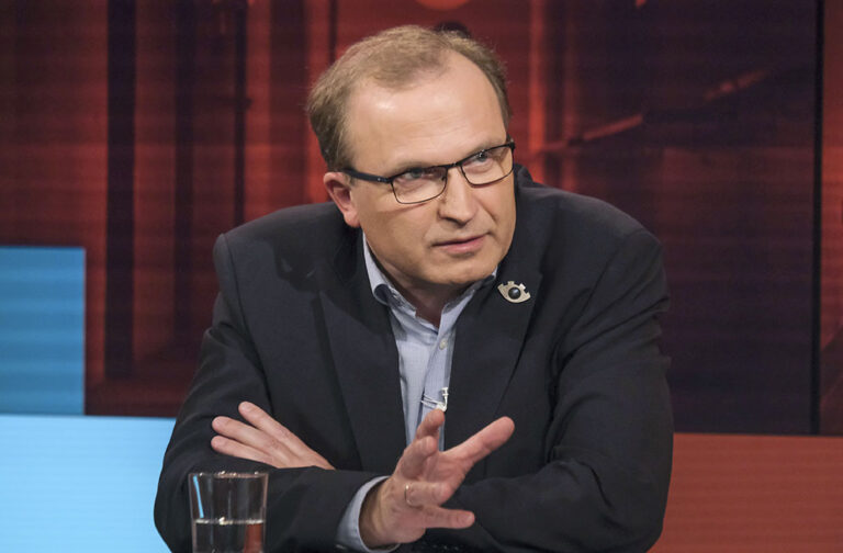 Mitarbeiter der Schulstiftung bei hart aber fair