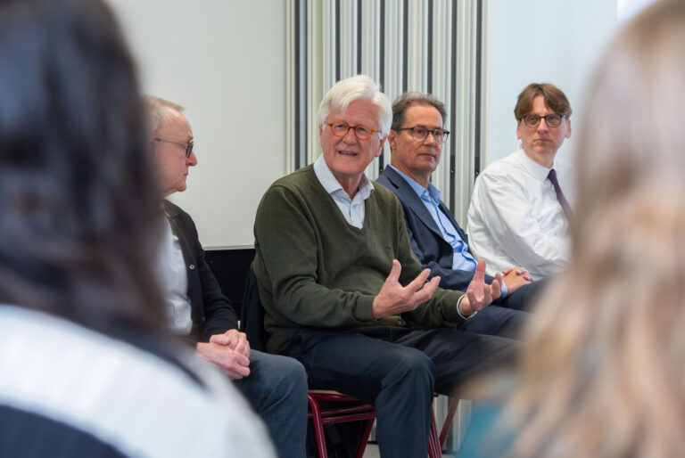 Bedford-Strohm besuchte die Evangelische Schule Neukölln