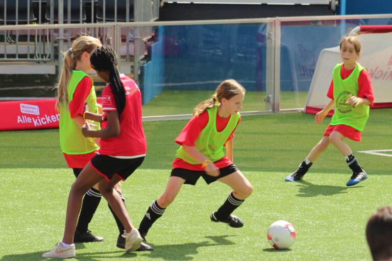 Pankow: Mädchenfußball-AG erreicht zweiten Platz bei der Mini-EM