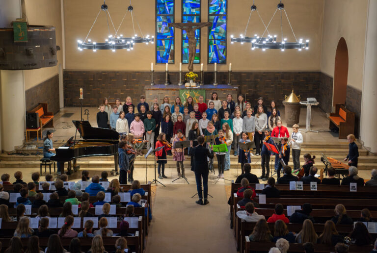 Evangelisches Gymnasium zum Grauen Kloster feiert Gottesdienst zum 75. Jubiläum
