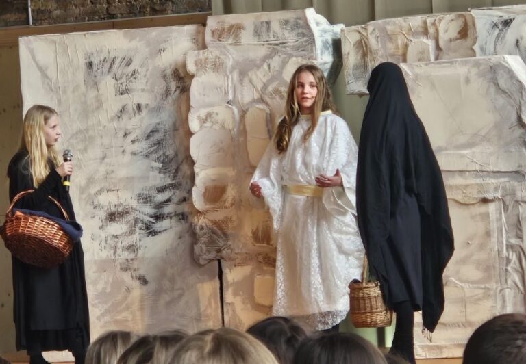 „Der Stein ist weg!“- Ostermusical in der Evangelischen Schule Friedrichshagen