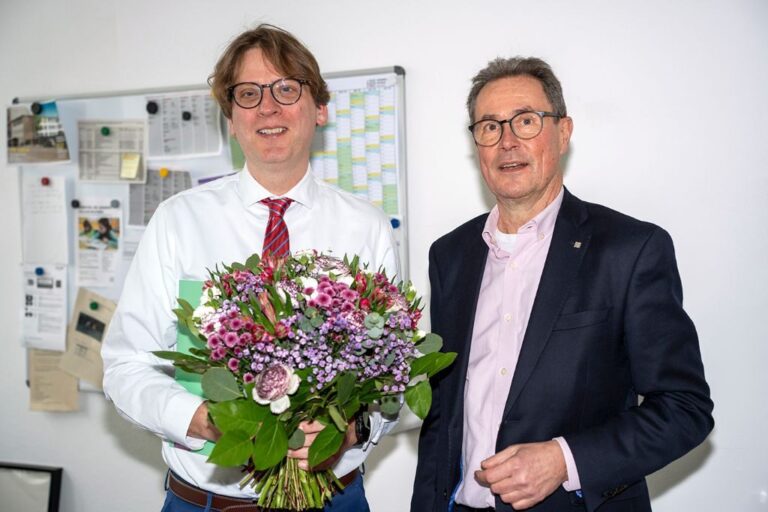 Neukölln: Vorstand gratuliert Schulleiter zum 25-Jährigen Dienstjubiläum