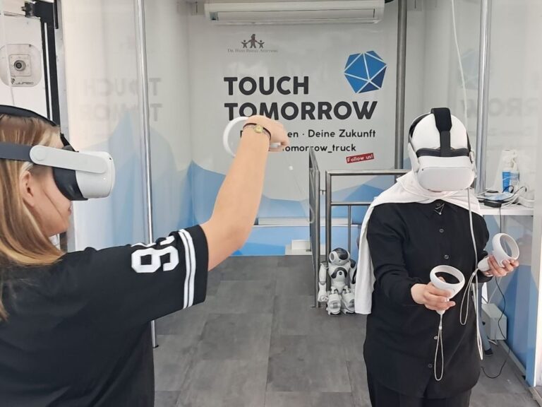 Zukunftstruck besucht Evangelischen Domcampus Brandenburg